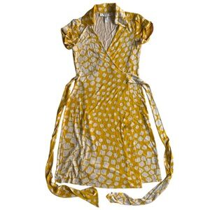 VTG DVF Jilda 100% Silk Wrap Dress Geometric Animal Print Dress Sz 2 Retro Yello